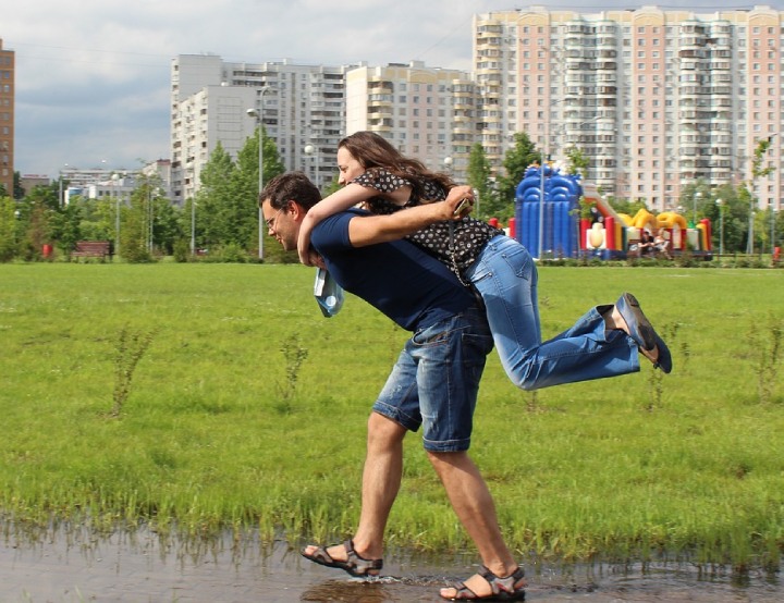 20 señales admirables de que un hombre te está persiguiendo